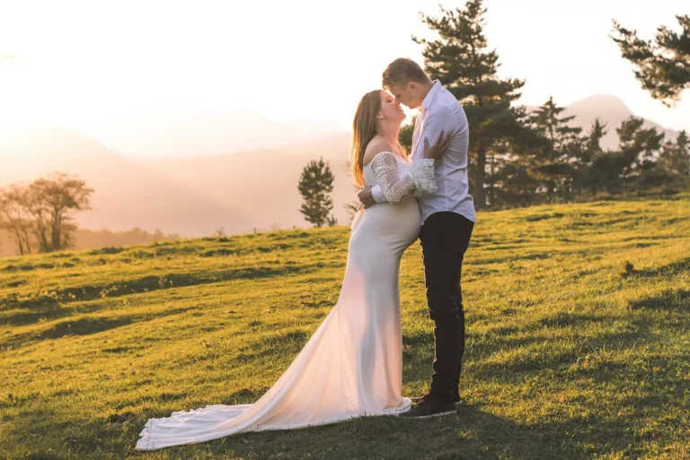 "Profesionalno fotografiranje nosečnice na prostem"