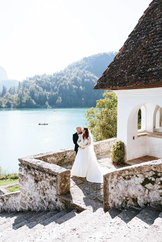 "Romantični trenutki iz intimne poroke Bled, Slovenija"