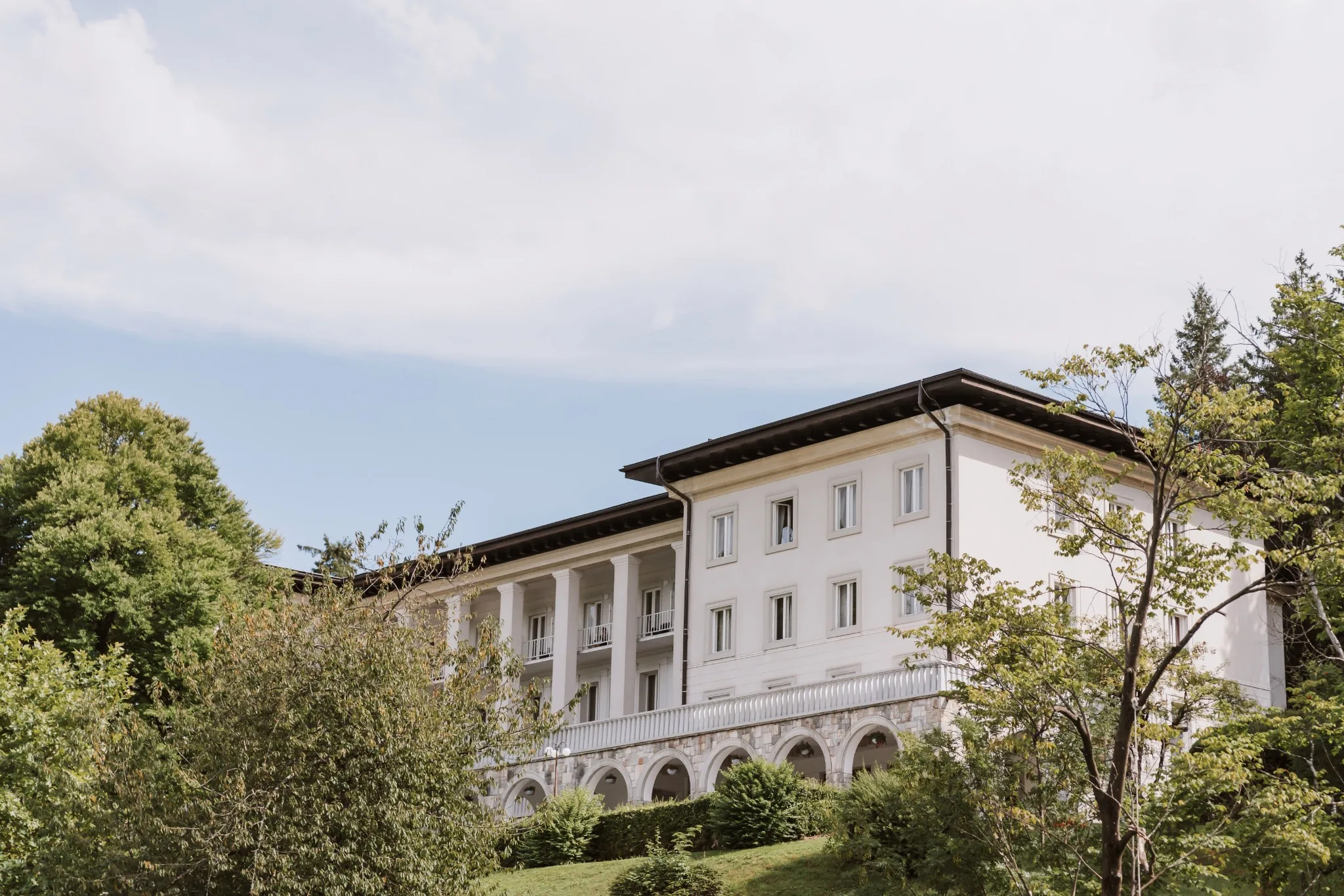 Vila Bled wedding venue surrounded by trees